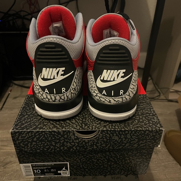 Jordan 3’s sz 10 - Picture 4 of 5